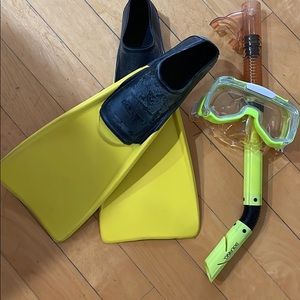 OBO snorkeling set.Great gear for the summer. Used only three times.